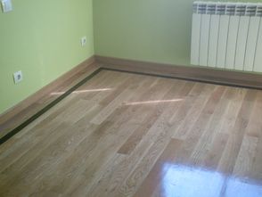 Tarimas Utrilla ROBLE DE 9 X 22 EN LISO Y TERMINACIÓN EN POLIURETANO SATINADO