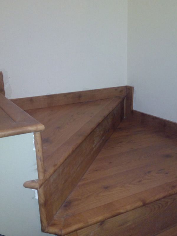 Tarimas Utrilla DETALLE DE LAMINADO DE PINO 1 LAMA CON NUDO (GUADARRAMA)