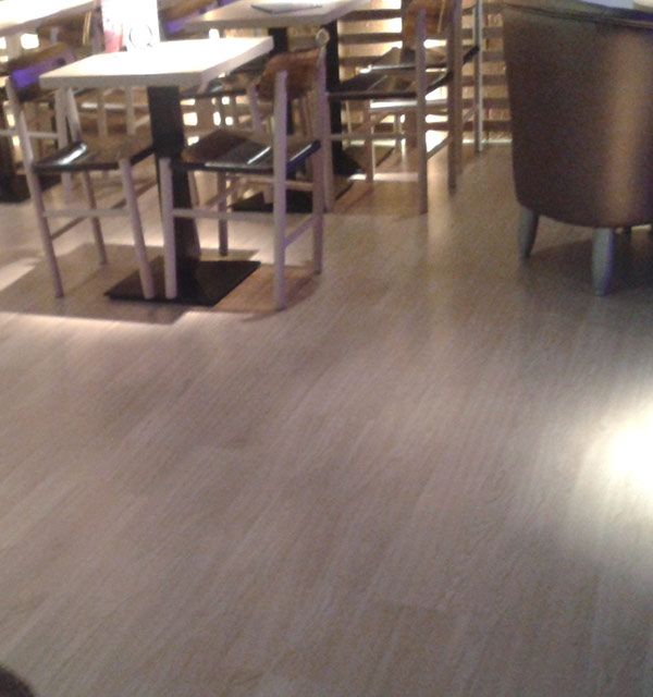 Tarimas Utrilla LAMINADO DE ROBLE EN RESTAURANTE (BARCELONA)