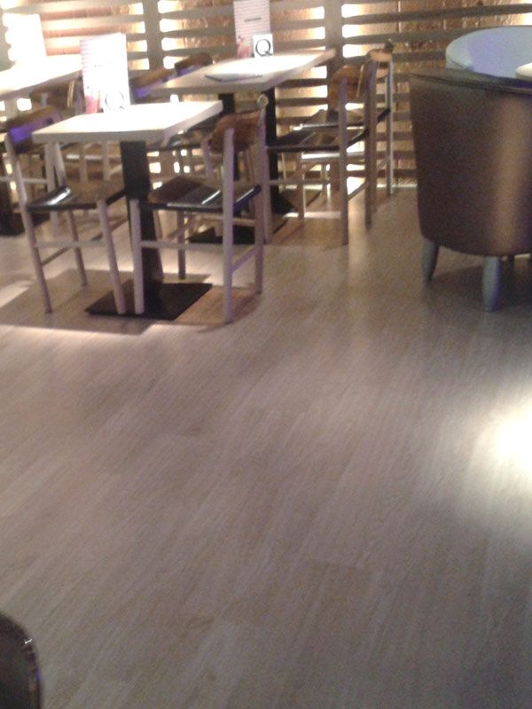 Tarimas Utrilla LAMINADO DE ROBLE EN RESTAURANTE (BARCELONA)